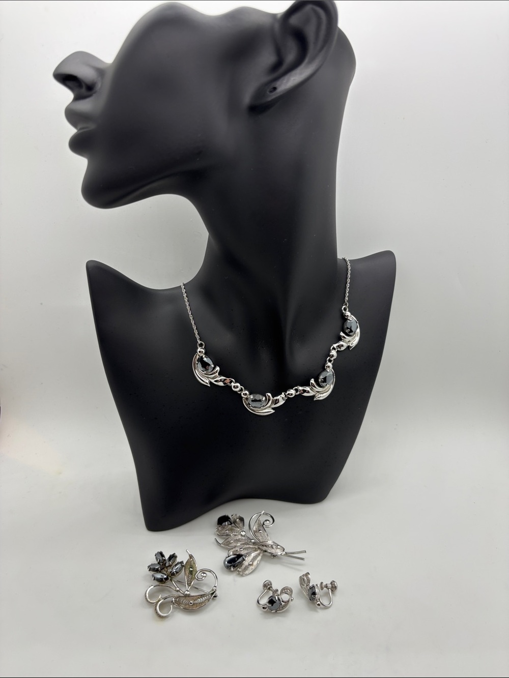 Mid Century 4 Piece Gunmetal Hematite Silver Tone Necklace Earring Brooches Set
